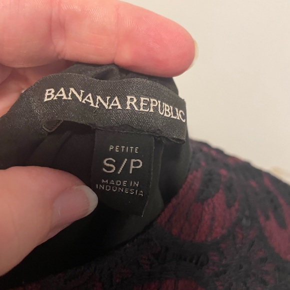 Banana Republic Sleeveless Shirt Burgundy with Lace Overlay Size Small Petite - Picture 6 of 10